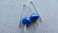 royal blue pearl drop earrings. blue freshwater pearl jewelry. simple pearl jewellery. 7mm pearls. made in Canada