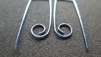 unique turquoise earrings in anodized niobium wire. hypoallergenic jewelry. niobium earwires. modern splurge.