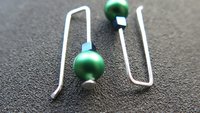 modern emerald green pearl earrings in sterling silver. blue cube hematite earrings. crystal pearl jewelry. 1 1/4" pearl drop earrings.