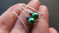 modern emerald green pearl earrings in sterling silver. blue cube hematite earrings. crystal pearl jewelry. 1 1/4" pearl drop earrings.