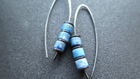 light blue lapis lazuli earrings with hematite. hypoallergenic niobium for sensitive ears. lapis lazuli jewellery.
