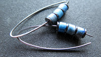 light blue lapis lazuli earrings with hematite. hypoallergenic niobium for sensitive ears. lapis lazuli jewellery.