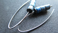 light blue lapis lazuli earrings with hematite. hypoallergenic niobium for sensitive ears. lapis lazuli jewellery.