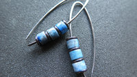 light blue lapis lazuli earrings with hematite. hypoallergenic niobium for sensitive ears. lapis lazuli jewellery.