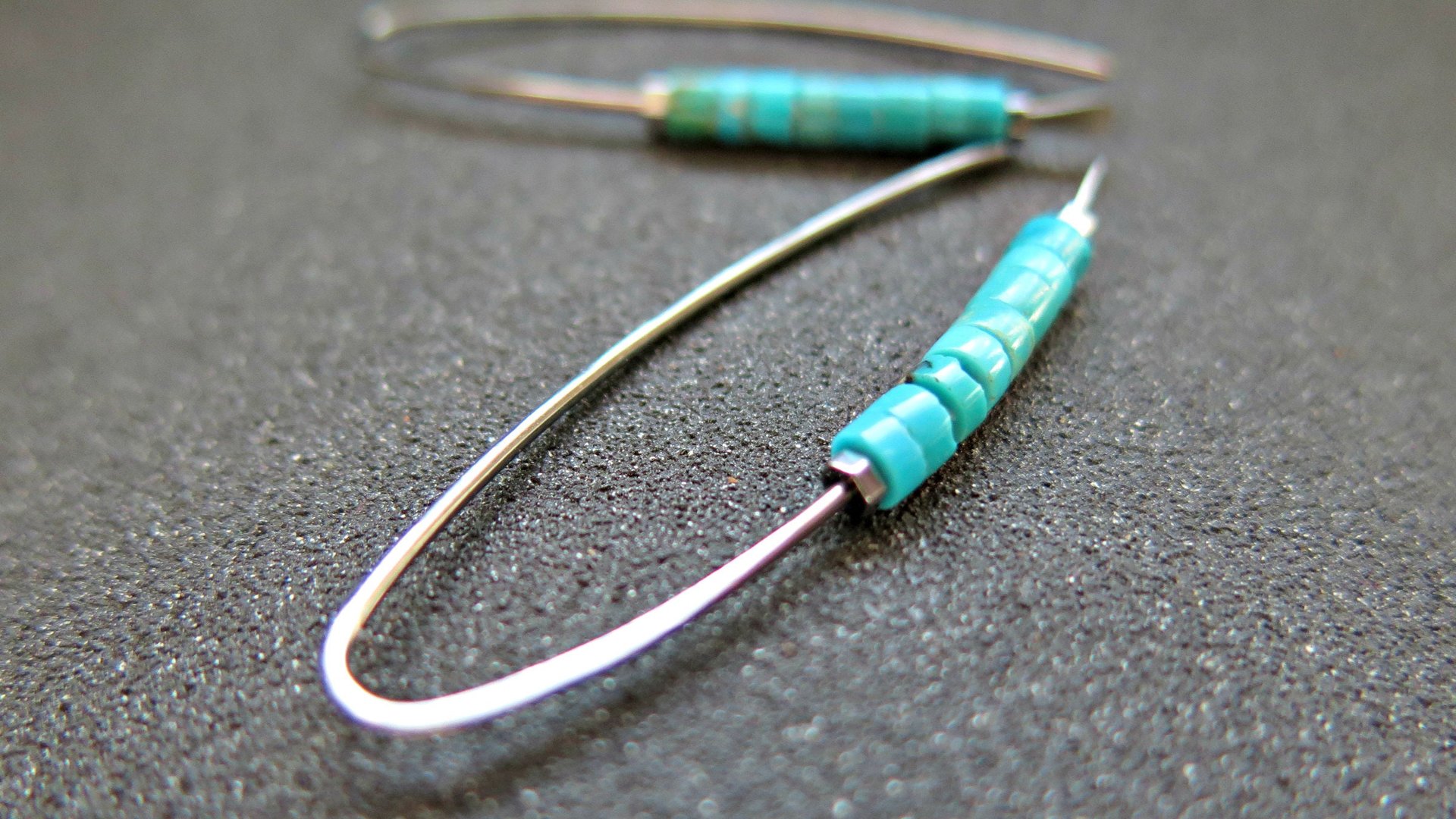 hypoallergenic turquoise earrings. niobium jewelry for sensitive ears. natural turquoise gemstones. nickel free earrings.
