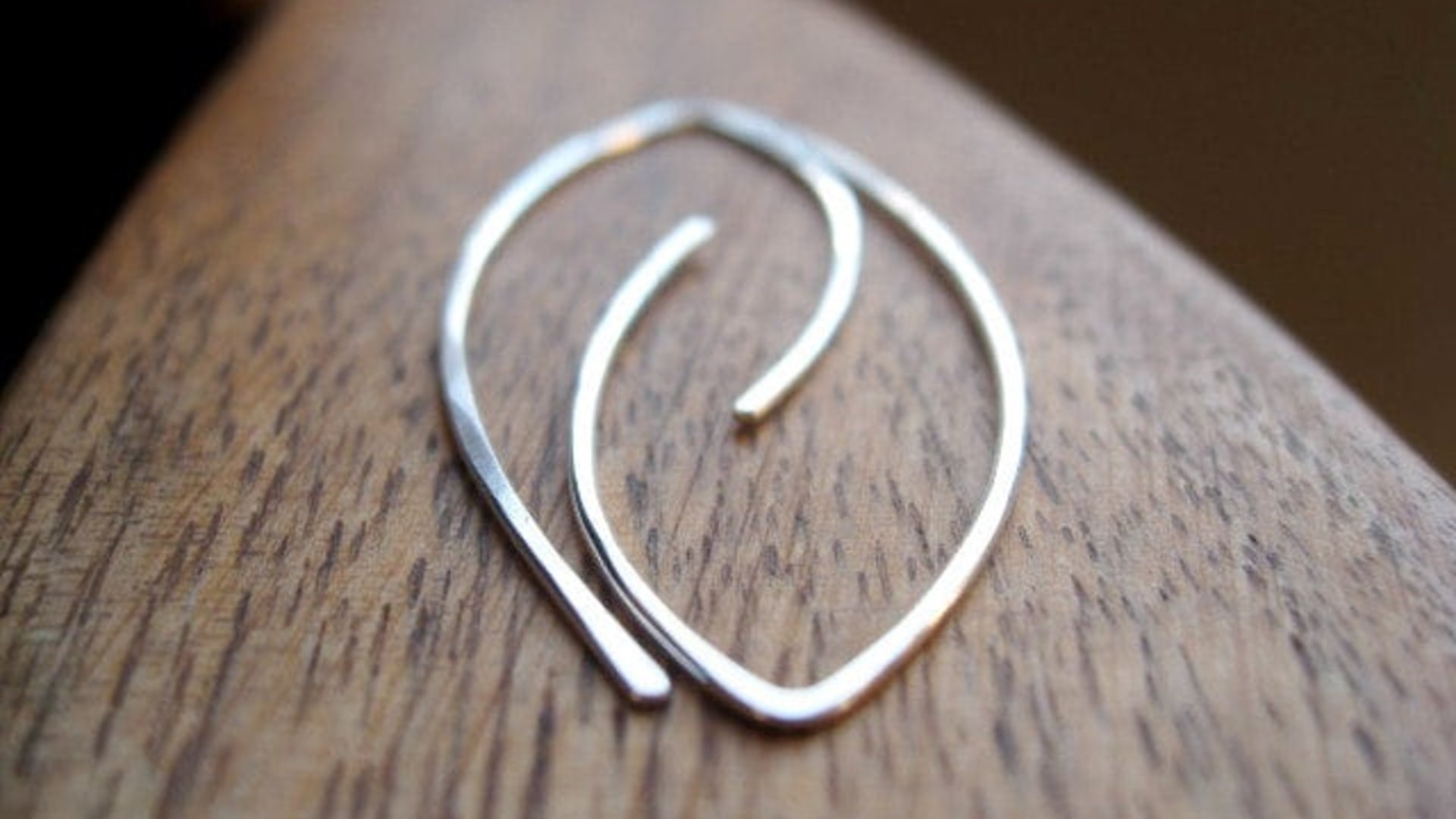 sterling silver threader earrings. simple jewelry. open hoops. modern wire earings.