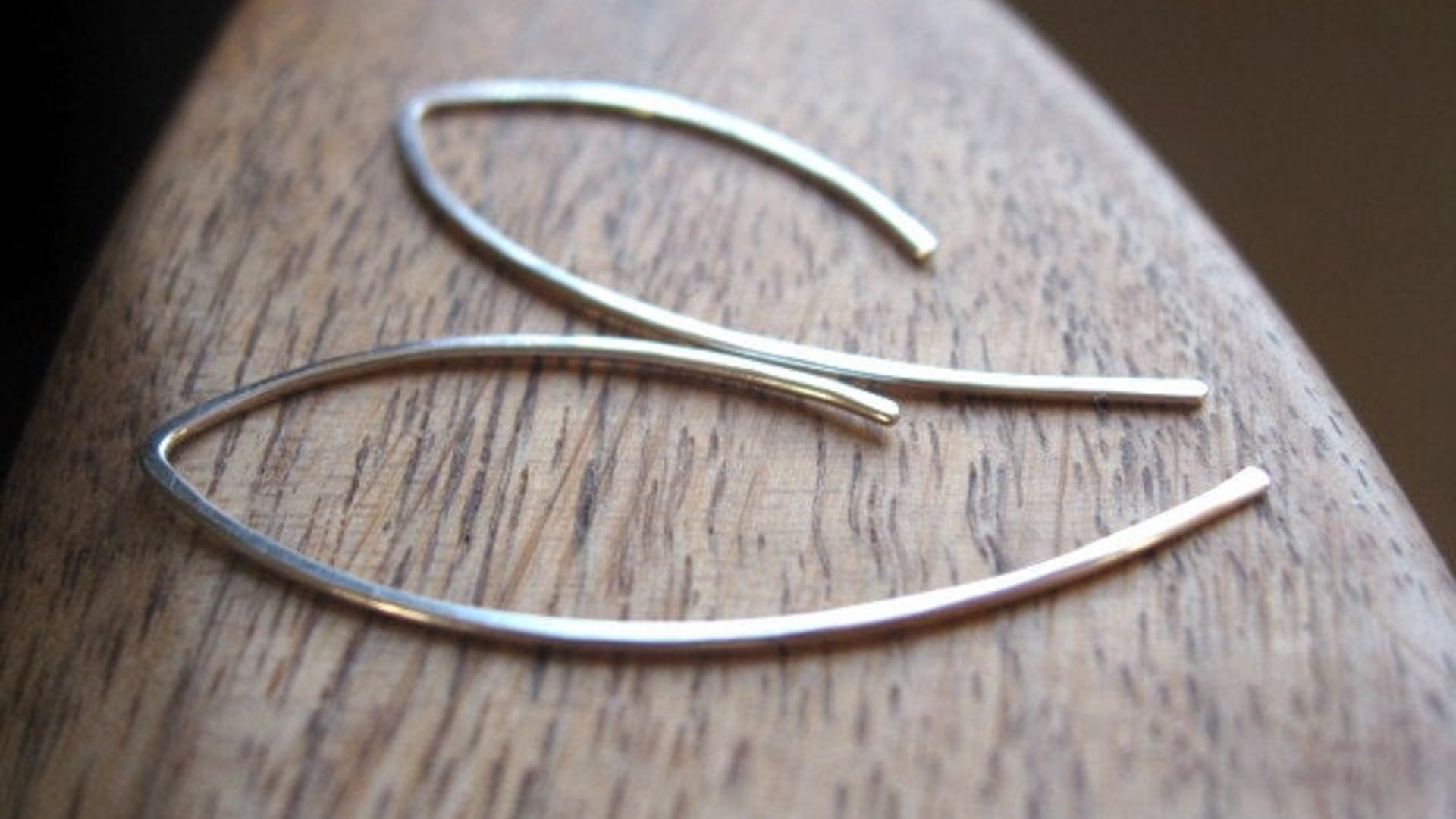 sterling silver threader earrings. simple jewelry. open hoops. modern wire earings.