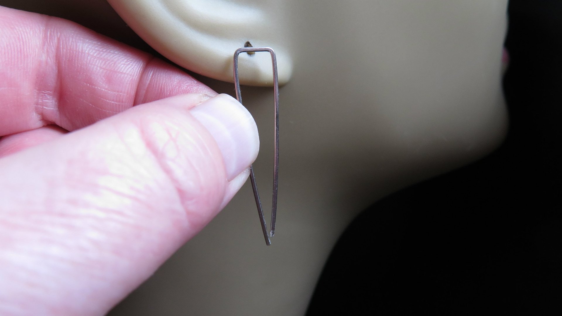 sterling silver earrings. minimalist jewelry. modern hoops.