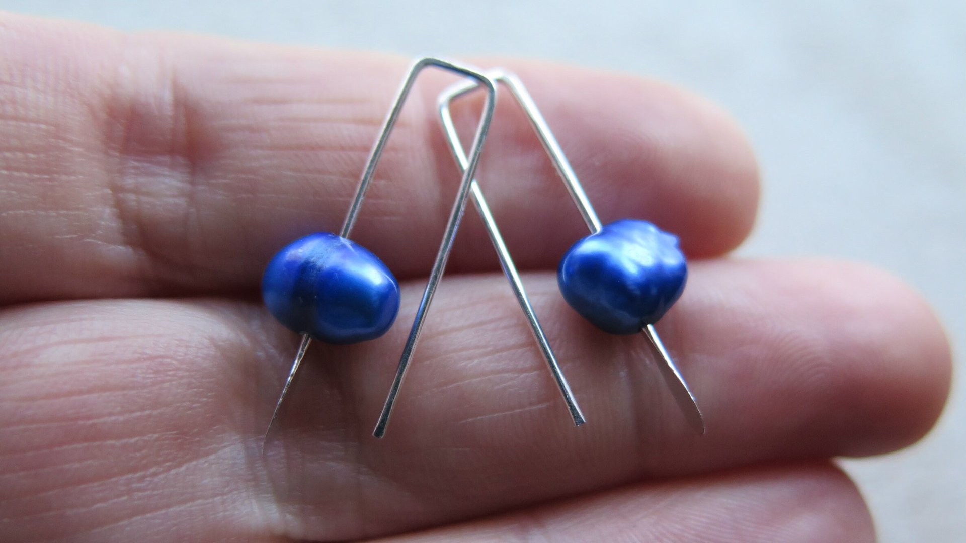 royal blue pearl drop earrings. blue freshwater pearl jewelry. simple pearl jewellery. 7mm pearls. made in Canada