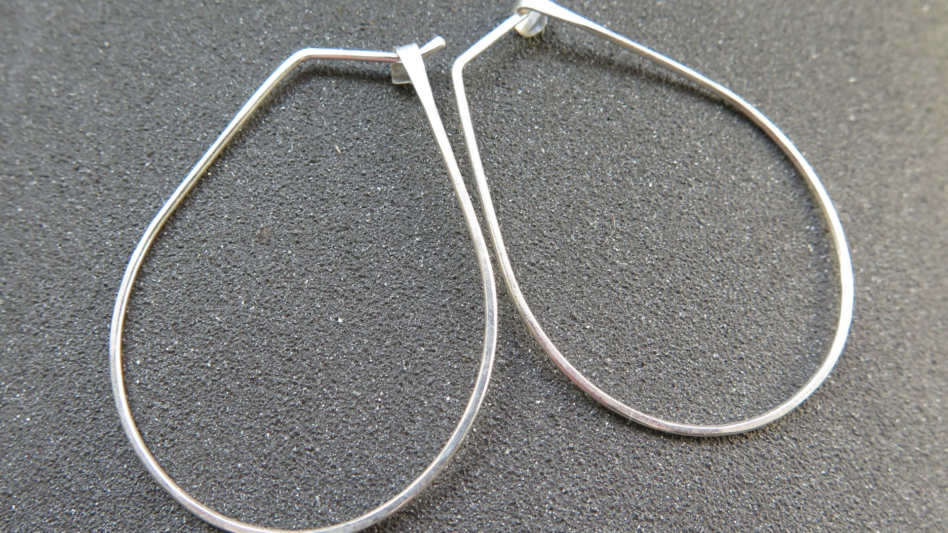hammered sterling silver hoops. teardrop earrings. 20 gauge silver wire earrings. made in Canada