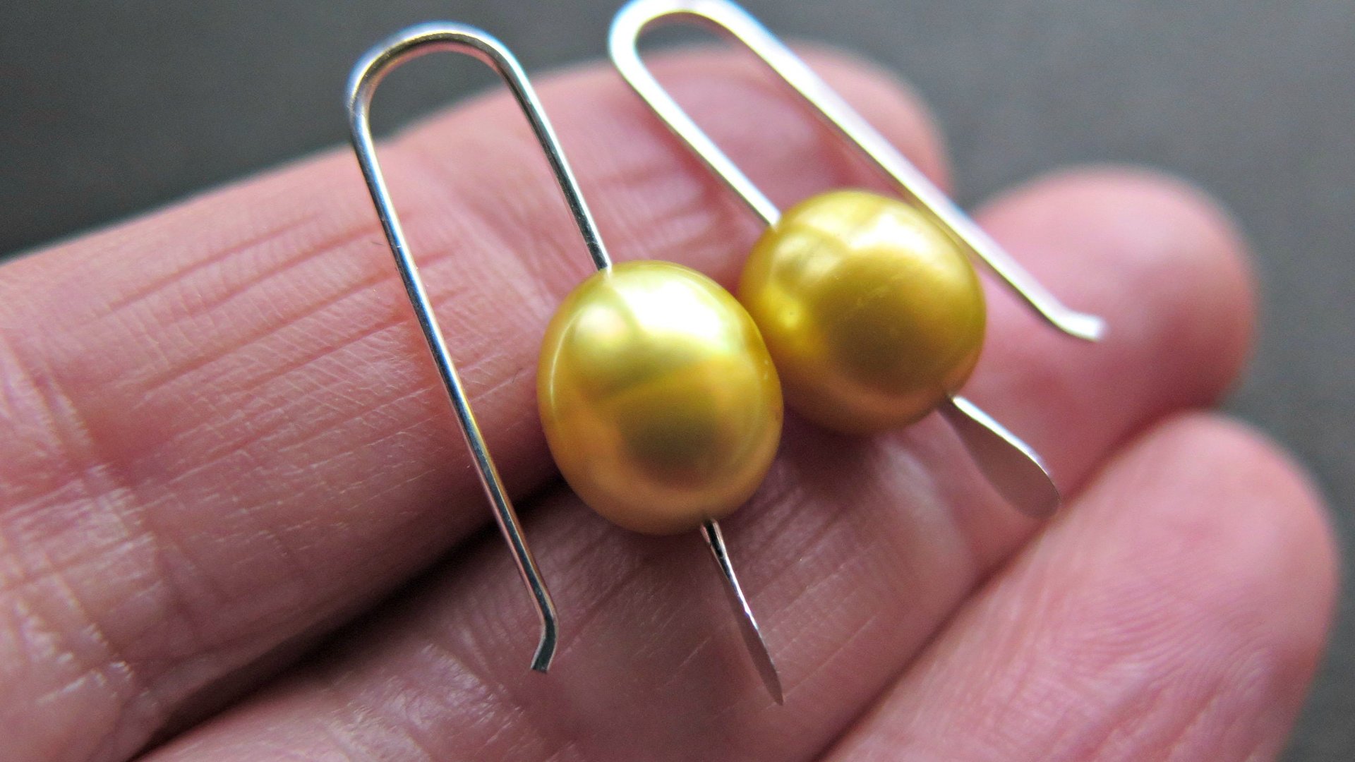 sunflower yellow pearl earrings. freshwater pearl drop earrings. modern pearl jewellery. splurge.