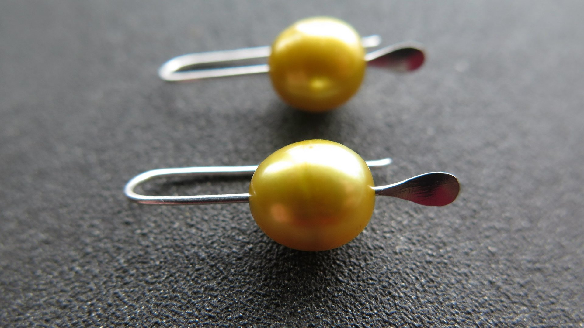 sunflower yellow pearl earrings. freshwater pearl drop earrings. modern pearl jewellery. splurge.