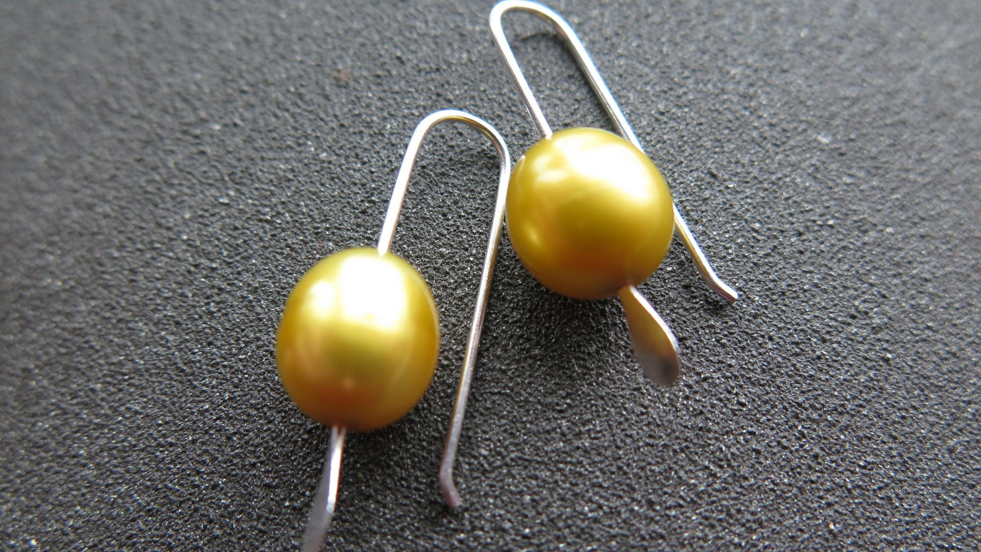 sunflower yellow pearl earrings. freshwater pearl drop earrings. modern pearl jewellery. splurge.