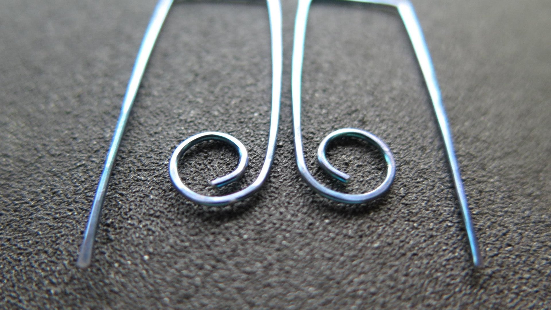 unique turquoise earrings in anodized niobium wire. hypoallergenic jewelry. niobium earwires. modern splurge.