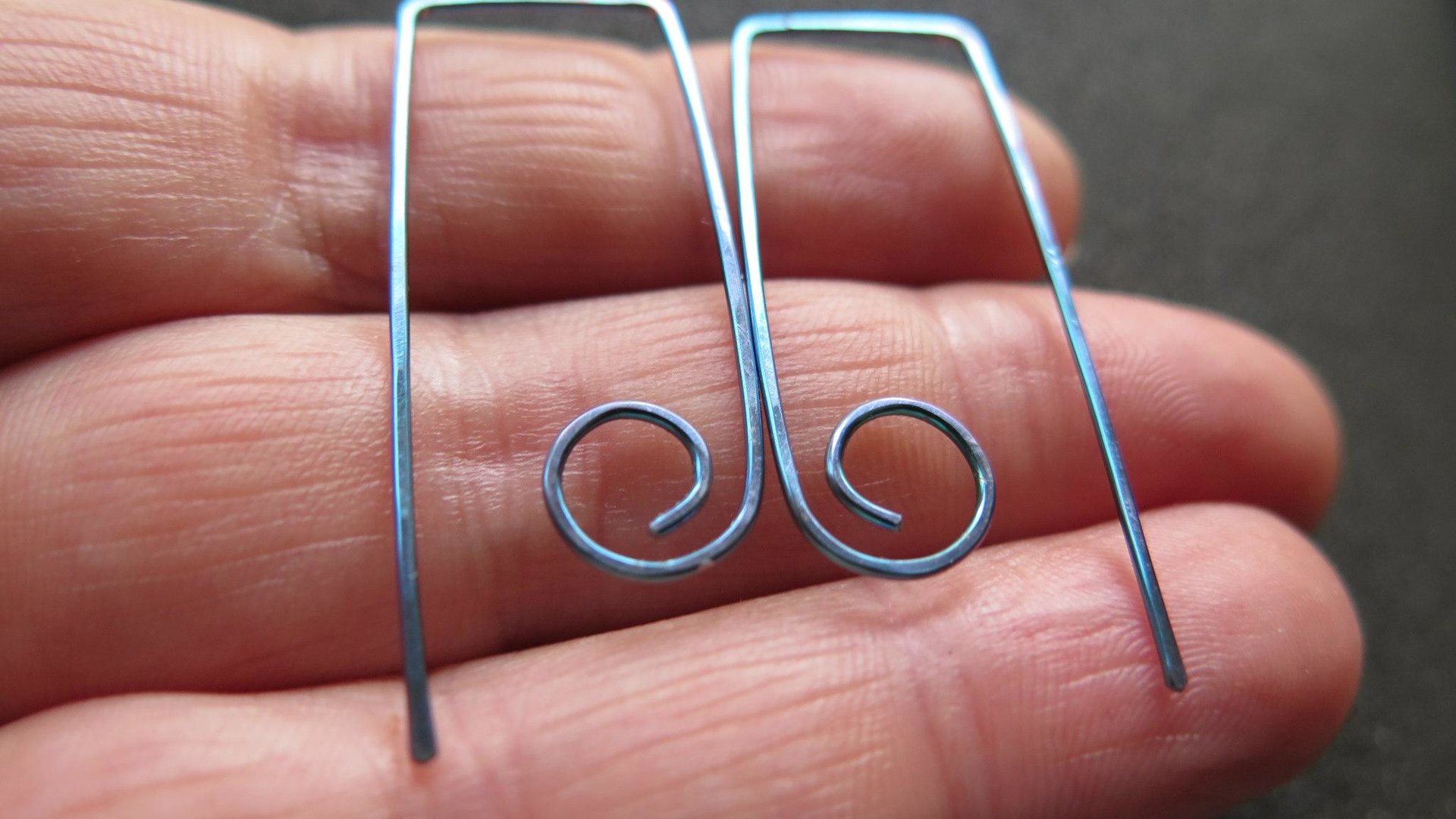 unique turquoise earrings in anodized niobium wire. hypoallergenic jewelry. niobium earwires. modern splurge.