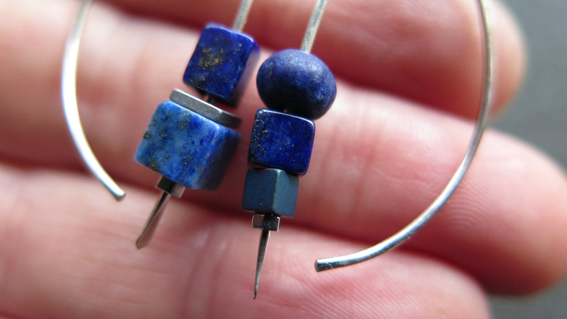 asymmetrical lapis lazuli earrings in sterling silver. modern blue earrings. blue gemstone jewelry. hematite jewellery.