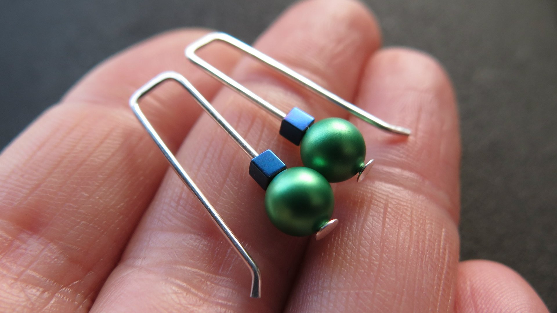 modern emerald green pearl earrings in sterling silver. blue cube hematite earrings. crystal pearl jewelry. 1 1/4" pearl drop earrings.