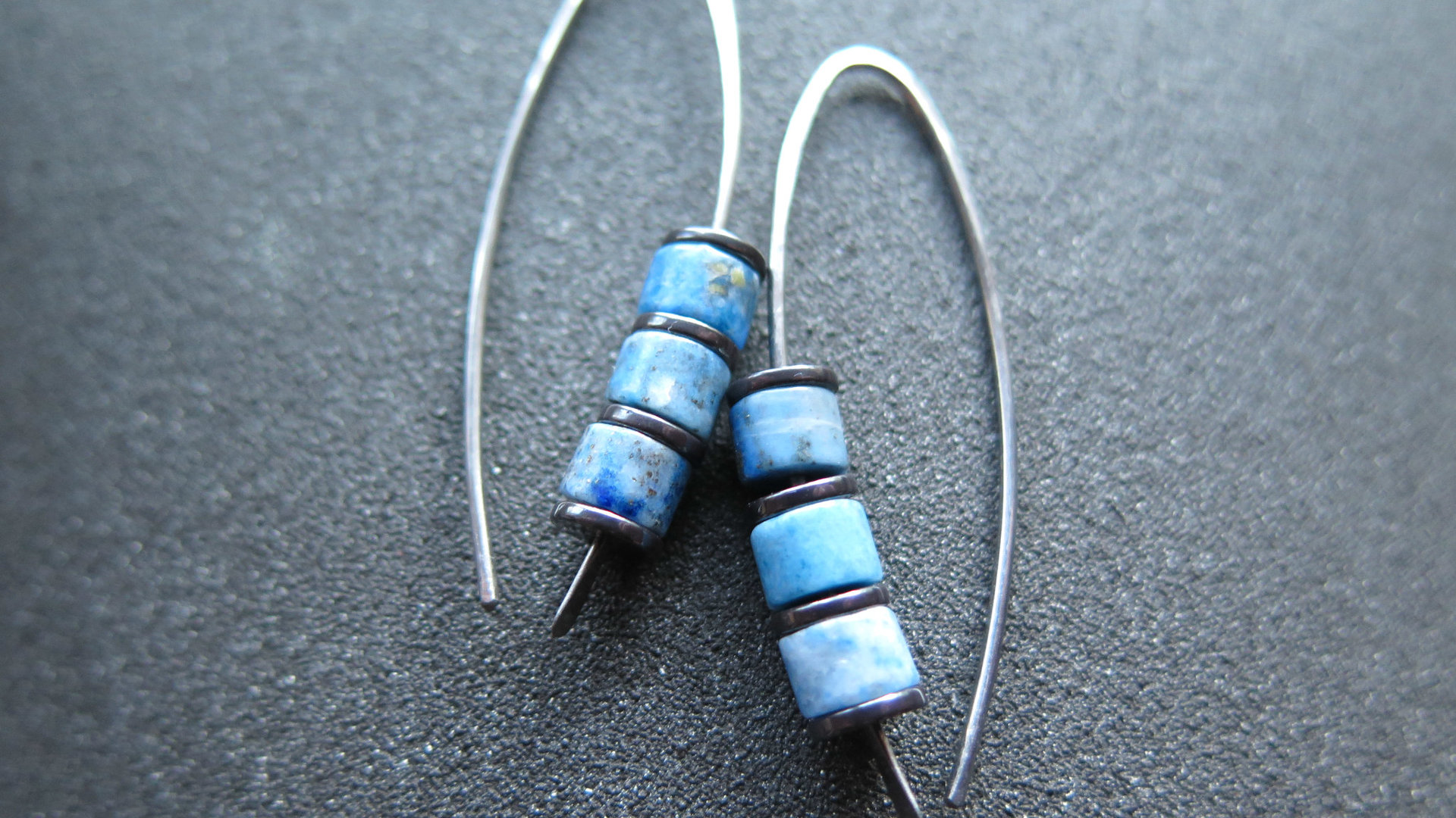 light blue lapis lazuli earrings with hematite. hypoallergenic niobium for sensitive ears. lapis lazuli jewellery.