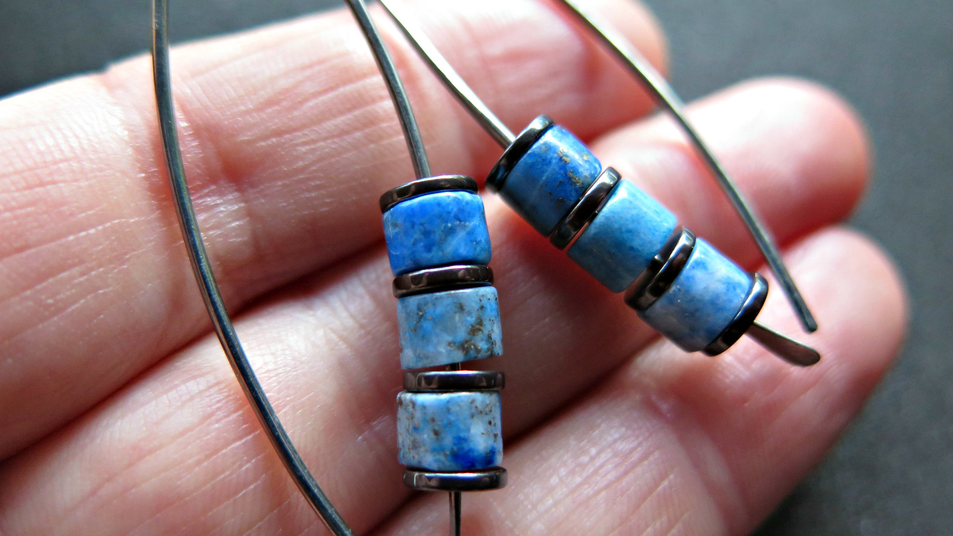 light blue lapis lazuli earrings with hematite. hypoallergenic niobium for sensitive ears. lapis lazuli jewellery.