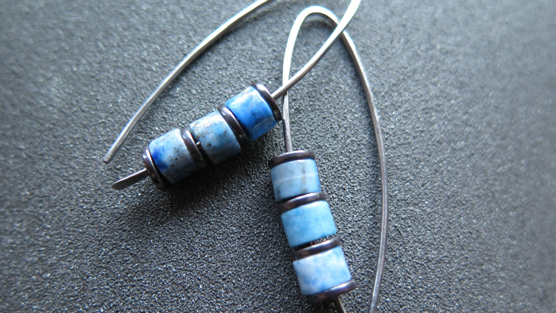 light blue lapis lazuli earrings with hematite. hypoallergenic niobium for sensitive ears. lapis lazuli jewellery.