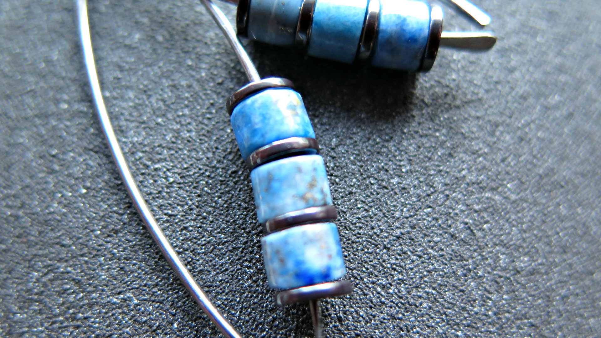 light blue lapis lazuli earrings with hematite. hypoallergenic niobium for sensitive ears. lapis lazuli jewellery.