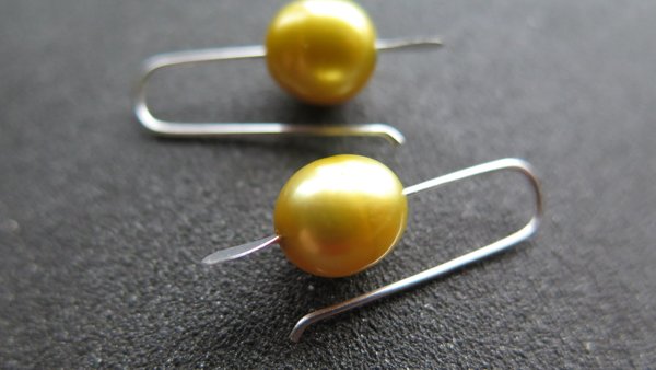 sunflower yellow pearl earrings. freshwater pearl drop earrings. modern pearl jewellery. splurge.