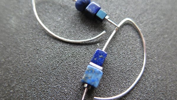 asymmetrical lapis lazuli earrings in sterling silver. modern blue earrings. blue gemstone jewelry. hematite jewellery.